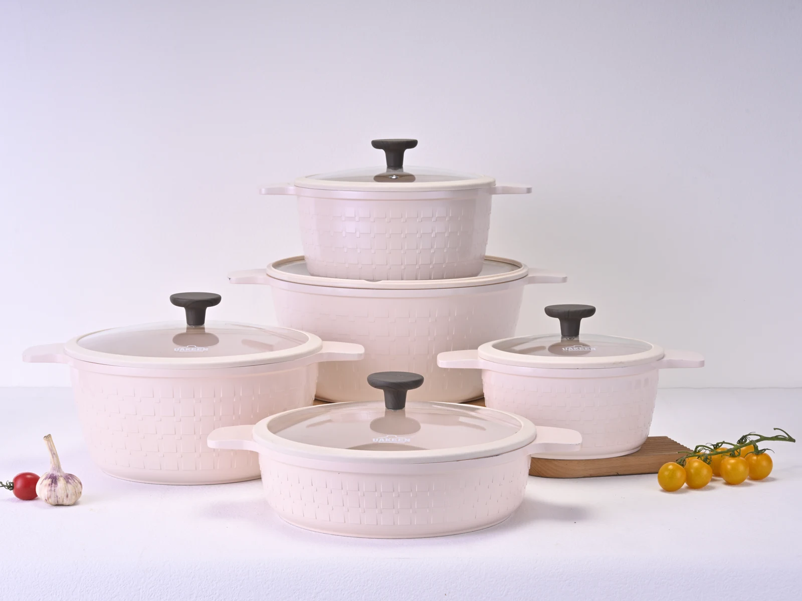 UAKEEN pink cookware collection